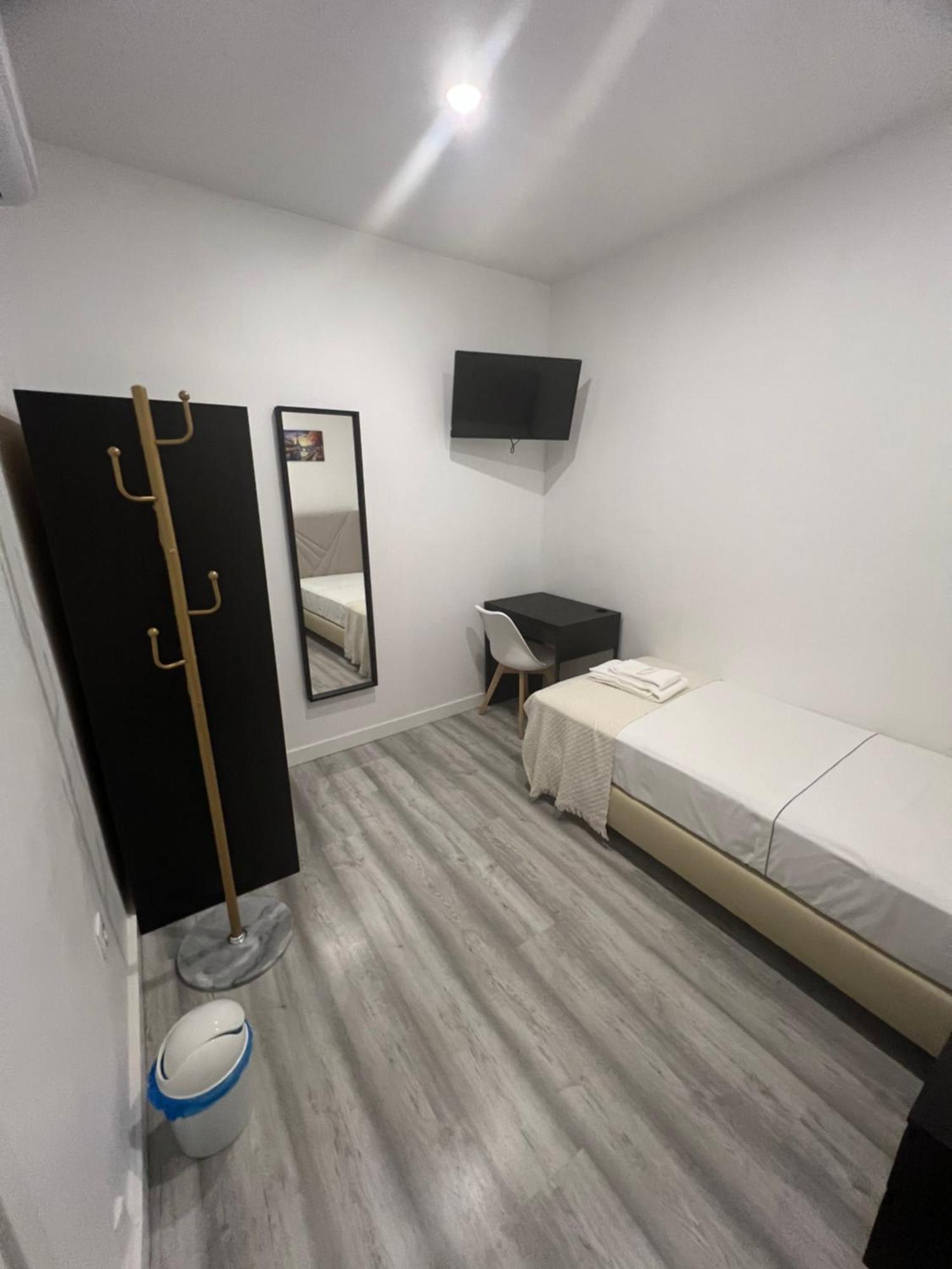 Sao Lazaro Bhuiyan Family Host Hotel ลิสบอน ภายนอก รูปภาพ