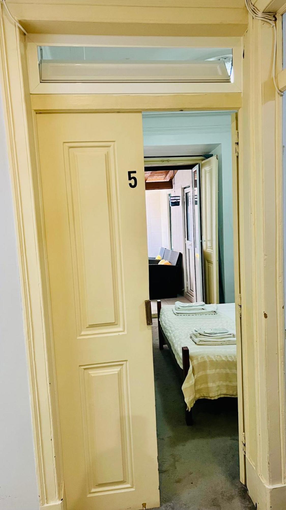 Sao Lazaro Bhuiyan Family Host Hotel ลิสบอน ภายนอก รูปภาพ