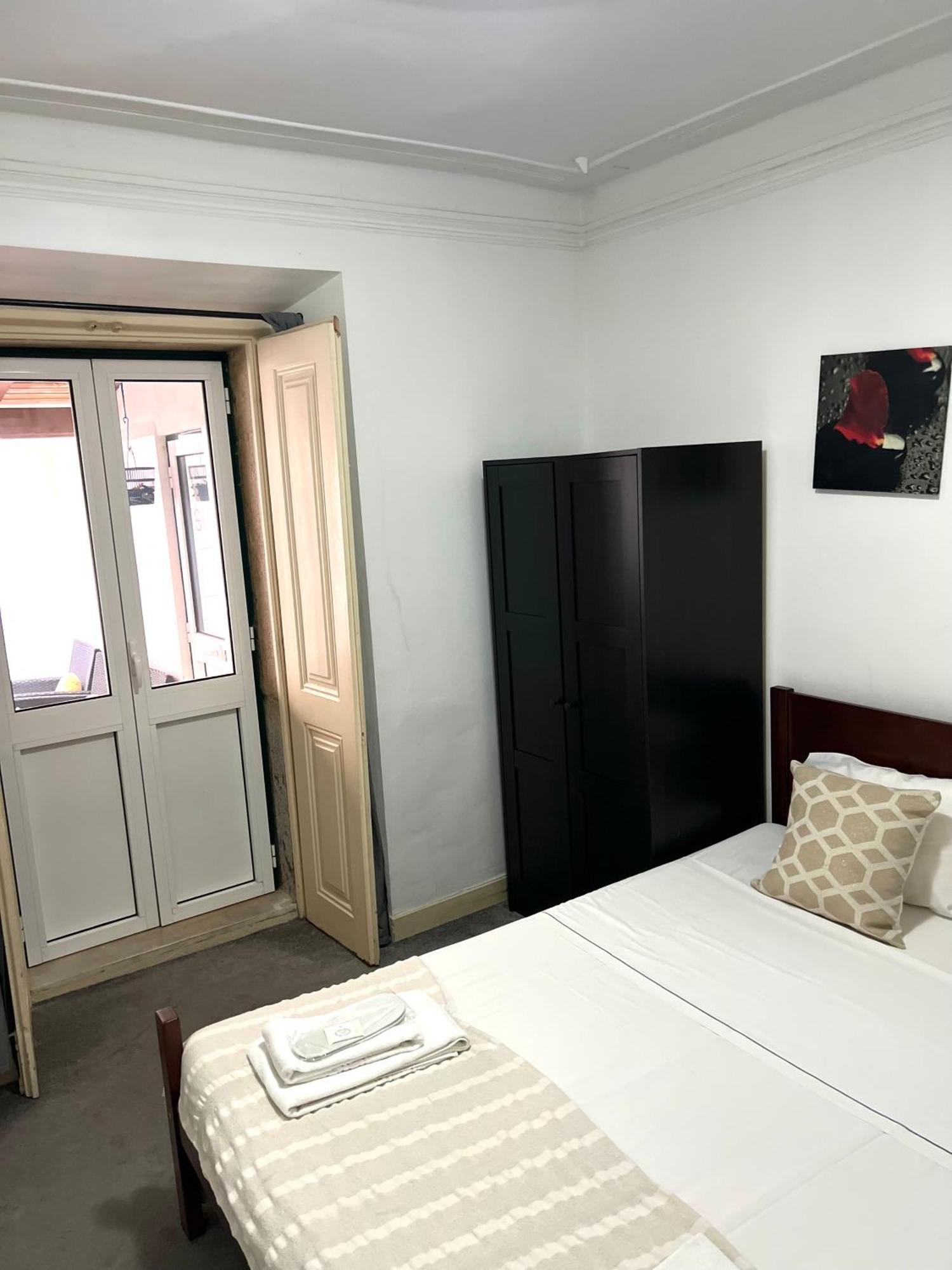 Sao Lazaro Bhuiyan Family Host Hotel ลิสบอน ภายนอก รูปภาพ